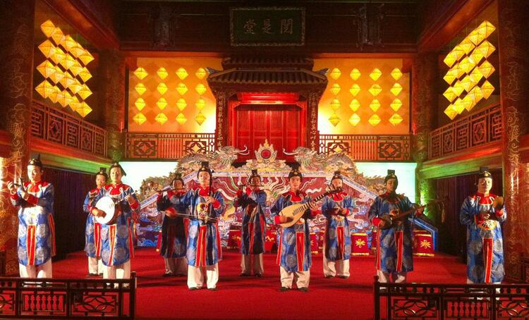 vietnam photos - hoi an traditional art performance theatre 