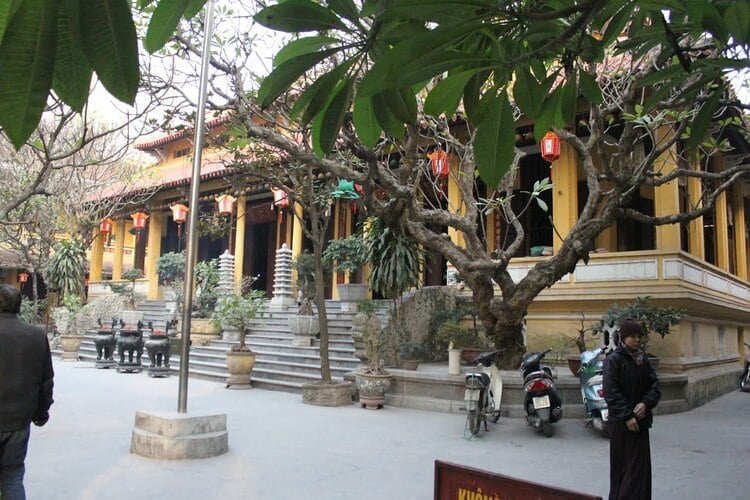 vietnam photos - quan su pagoda