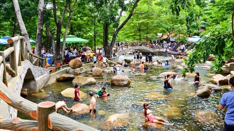 vietnam photos - thuy chau tourist site