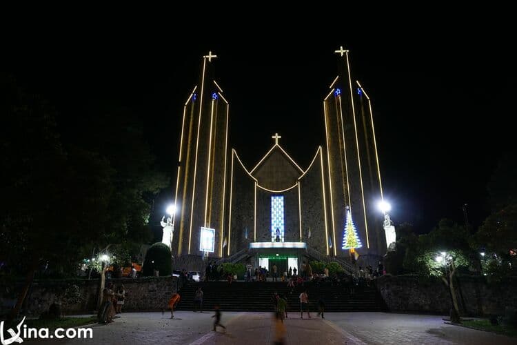 vietnam photos - photos of famous churches in hue