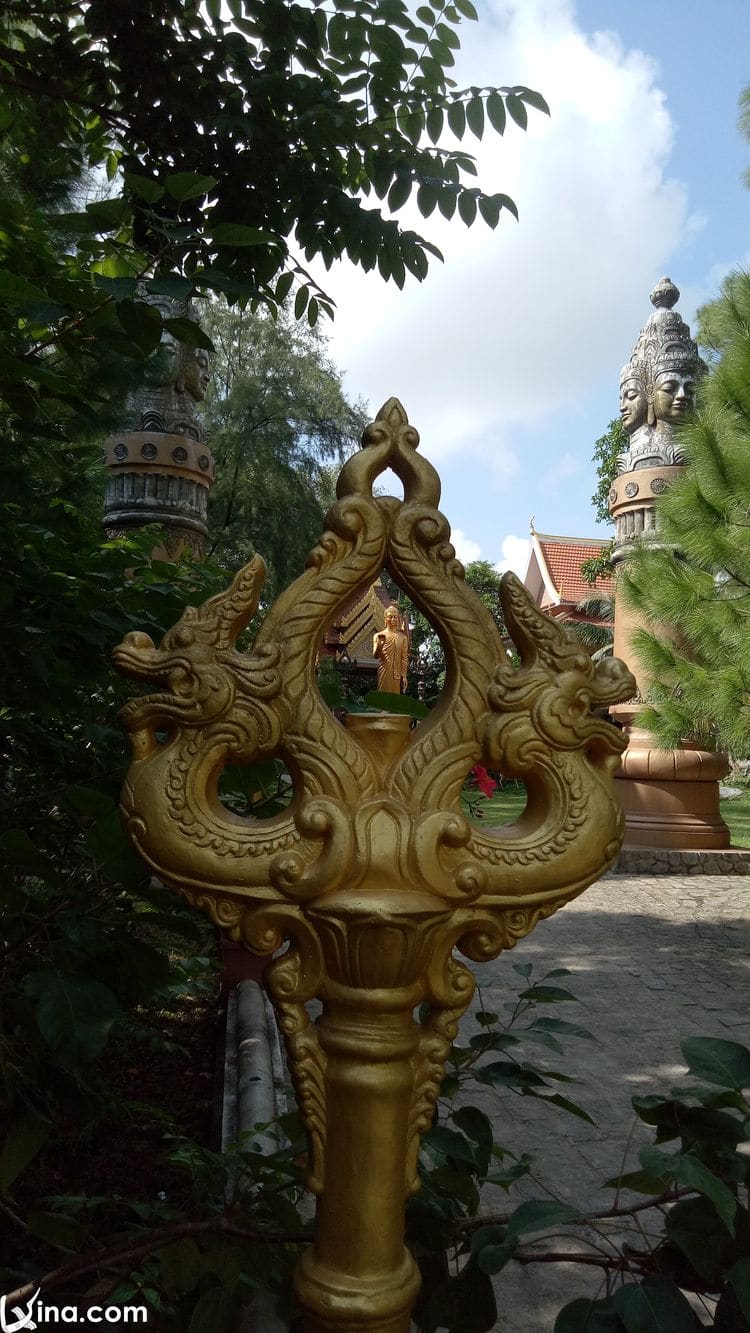 vietnam photos - pagodas in hue photos