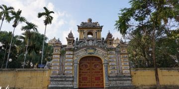 vietnam photos - the complex of hue monuments photos