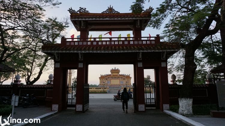 vietnam photos - the complex of hue monuments photos 