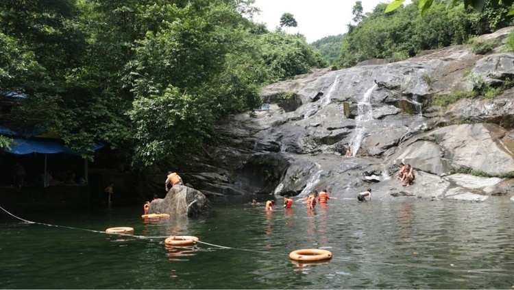 nhi ho waterfall in hue