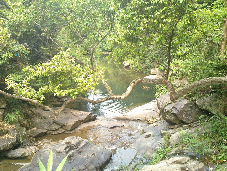 nhi ho waterfall in hue