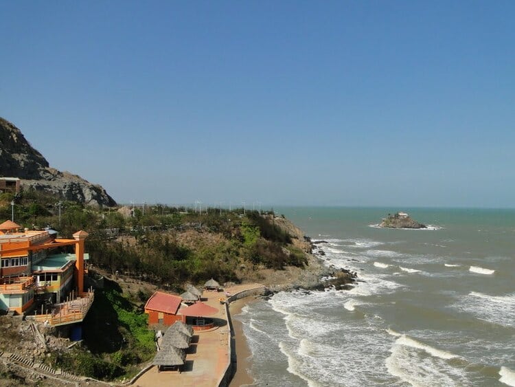 vong nguyet beach in vung tau