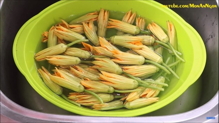 delicious crispy fried fish cake stuffed pumpkin flowers recipe 