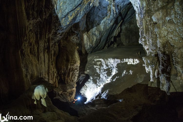 vietnam photos - photos of cave system in quang binh