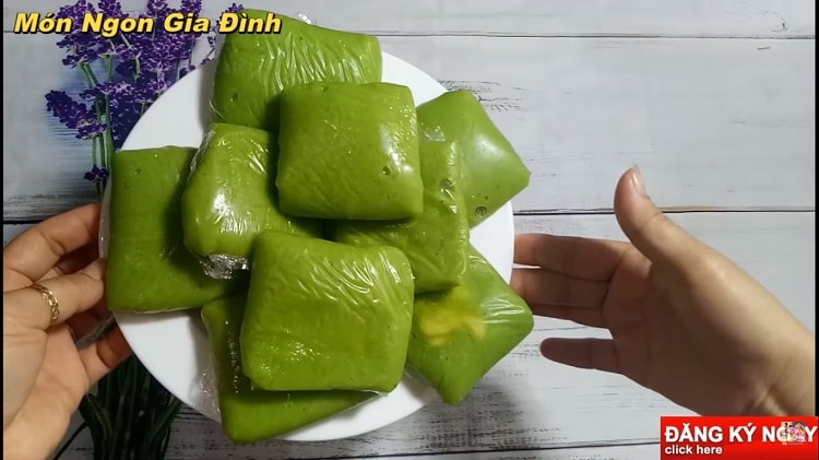 green sticky rice cake in vietnam